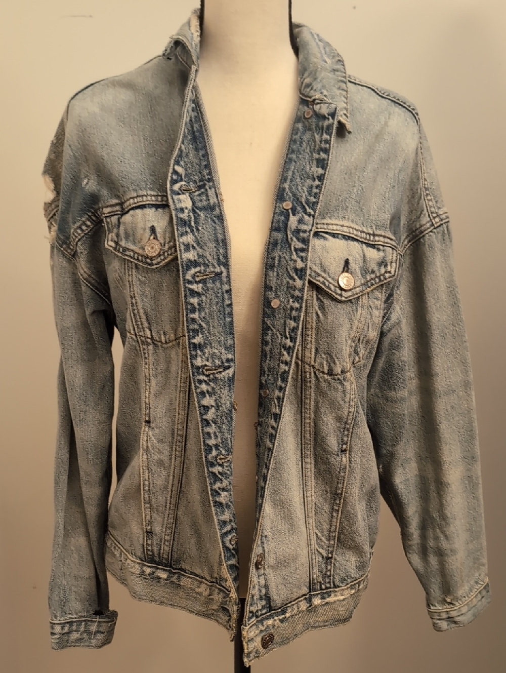 American Eagle Outfitters Light Wash Denim Jacket